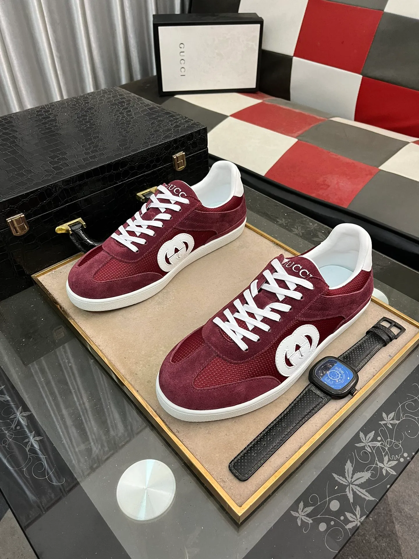 Men's shoes💰380⌚️⌚️[GUCCI] Gucci men's casual shoes are absolutely popular🔥The ultimate matching item for trendy men! The charm of super texture is irresistible, the main recommendation, the flower leather color is bright! The upper is made of high-quality cowhide + brand printed fabric, sheepskin feet, wear-resistant rubber sole, noble and elegant! Extremely comfortable🎁🎁You can be as handsome as you want💪 38-447️⃣colors available